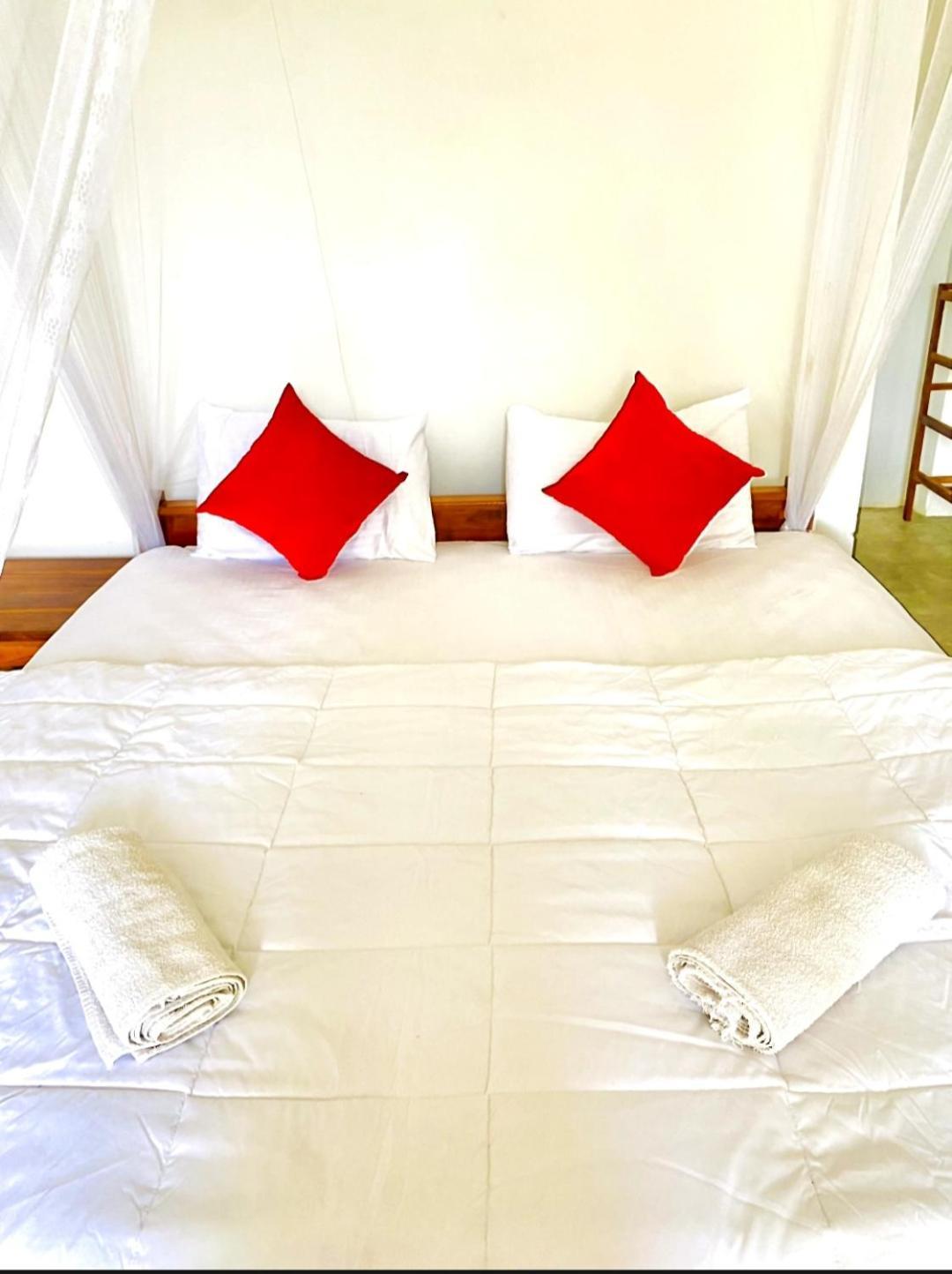 Blissful Haven Hotel Ела Екстериор снимка